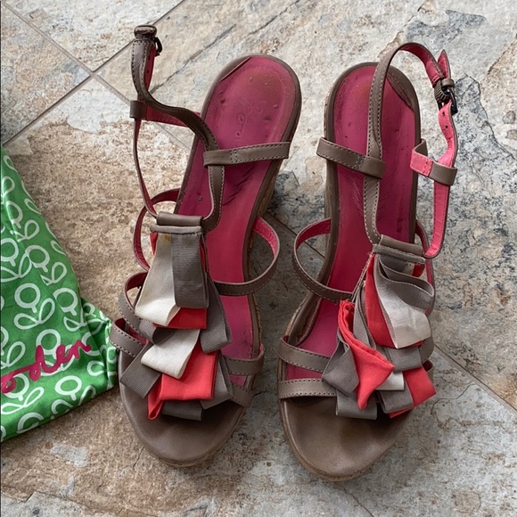 Sz 39 “Fabulous” wedges with box, bag, receipt!